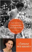 La petite fille à la balançoire